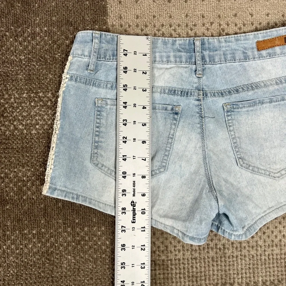 Y2K LEI Ashley Low Rise Denim Micro Shorts Womens‎ Size 3 Lace Inset Blue 28W